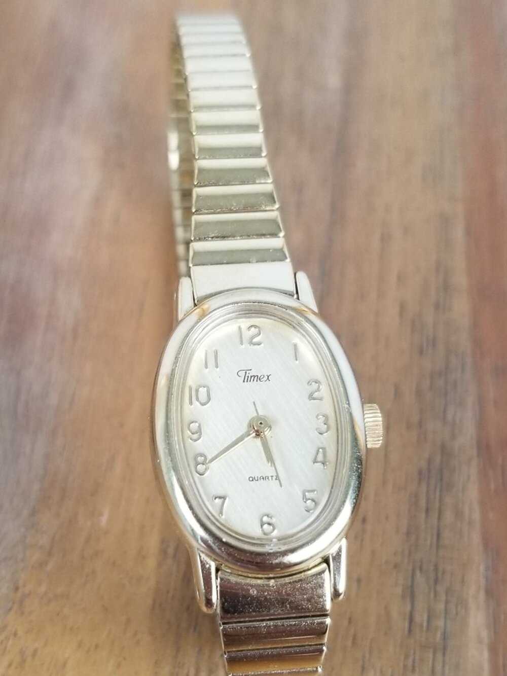 Woman's Vintage Skinny Timex Gold Watch Stretch Bracelet Band Needs Battery